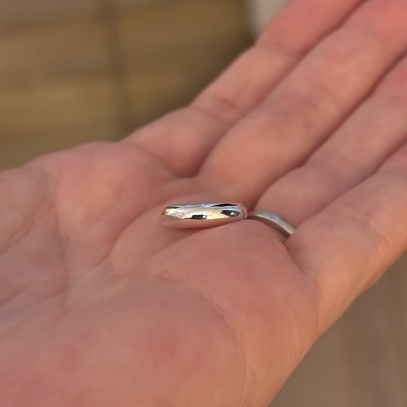 Gorjana Huggies - Picture 2 of 6